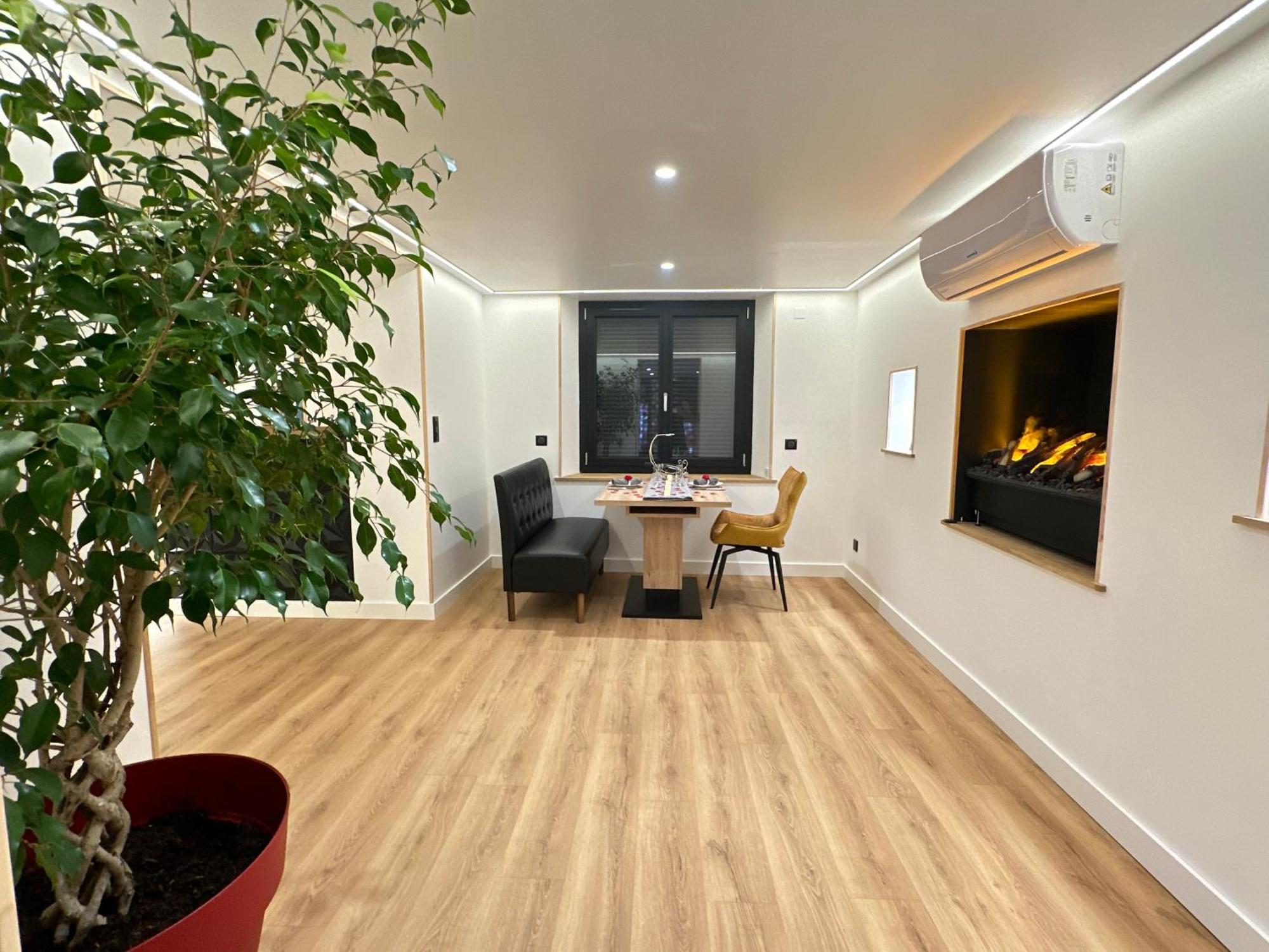 Eden De Roques Bed & Breakfast กัสทร์ ภายนอก รูปภาพ