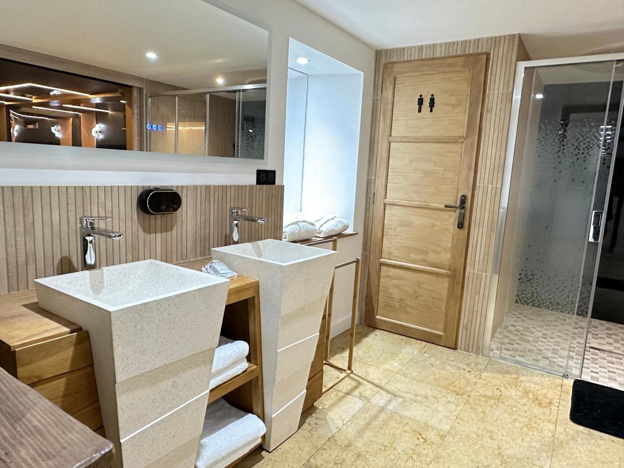 Eden De Roques Bed & Breakfast กัสทร์ ภายนอก รูปภาพ