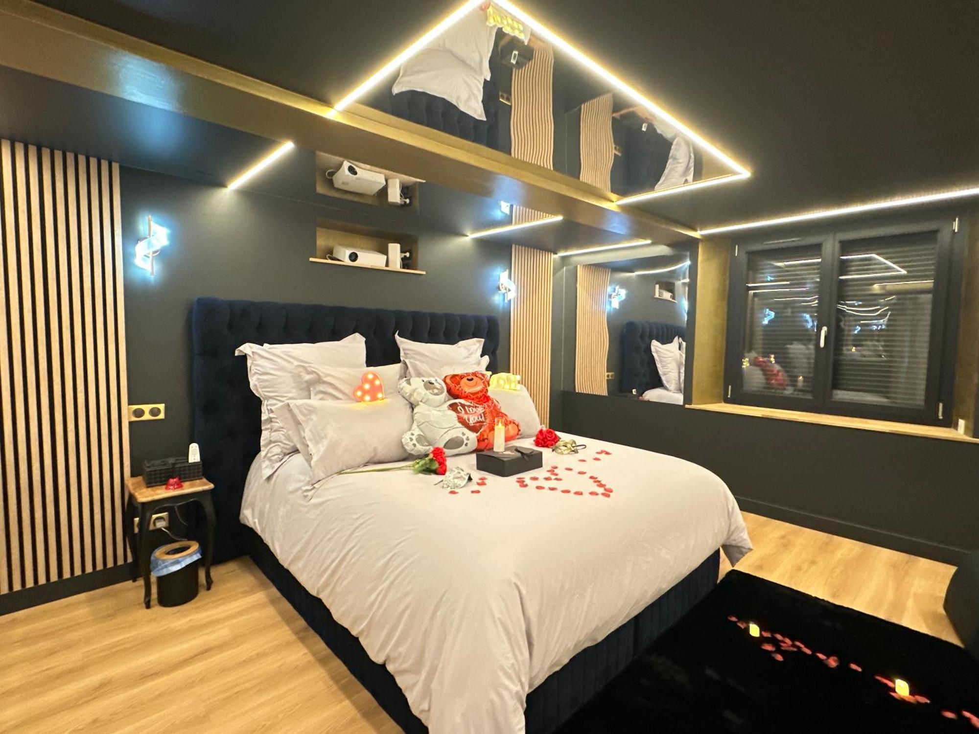 Eden De Roques Bed & Breakfast กัสทร์ ภายนอก รูปภาพ