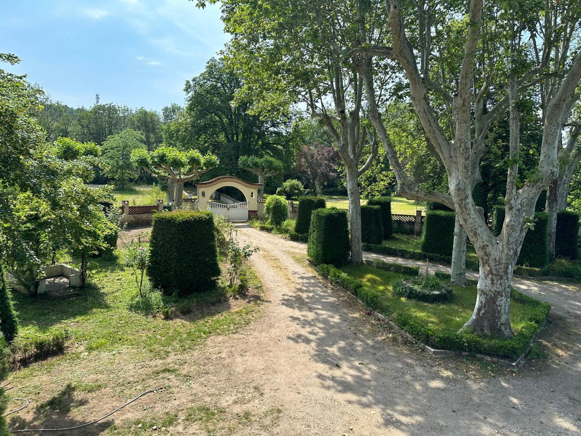 Eden De Roques Bed & Breakfast กัสทร์ ภายนอก รูปภาพ